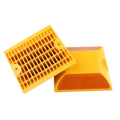 도로 코너 표지 도로 안전 장비 100X100X20mm 평면 플라스틱 반사 도로 스탠