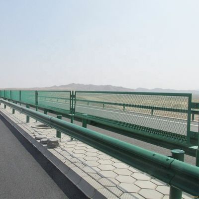진료 된 가루로 코팅 된 안티 블라즈 교통 장벽 철망 울타리 고속도로 도로