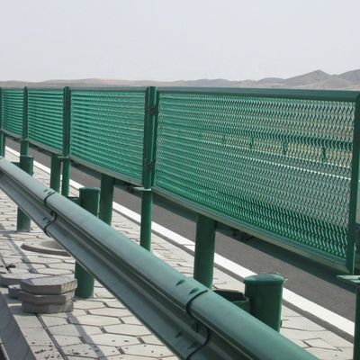 진료 된 가루로 코팅 된 안티 블라즈 교통 장벽 철망 울타리 고속도로 도로