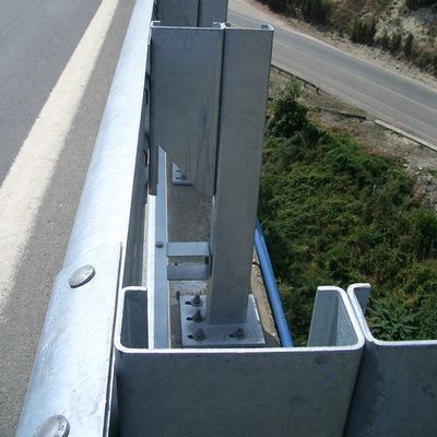 안전 고속도로를 위한 ISO9001 2008 인증을 받은 핫 디프 밸런াইজ드 코러브레이드 빔 경호