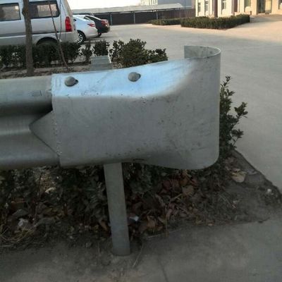 맞춤형 및 고속 불노스 끝과 함께 핫 젤리화된 안전 장벽 보호 레일