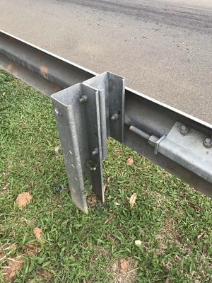 W 빔 경호 AASHTO M-180 표준 및 550-600g/m2 고속도로 안전을위한 진크 코팅