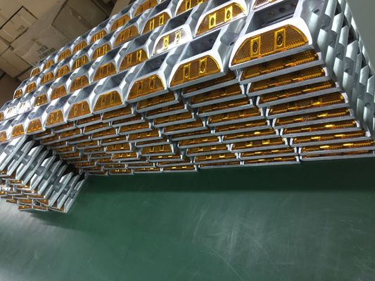 도로 안전용 빨간색 LED 고양이 눈 도로 스터드 반사 알루미늄