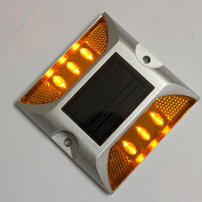 태양광 알루미늄 도로 스터드 고양이 눈 104 * 123 * 23mm 빨간 파란색 노란색 흰색 녹색 LED 색상