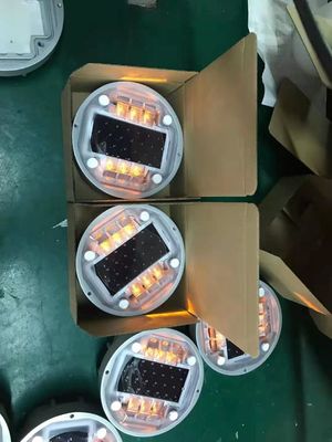 알루미늄 도로 스톱 도로 경고 104*123*23mm 도로 안전 표준