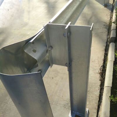 ISO9001 2000 인증 Hot Dip Galvanized H형 안전 도로 교통을 위한 고속도로 경호 포스트