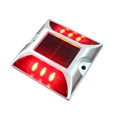 태양광 LED 빛과 함께 광장 도로 스탠드 흰색 노란색 빨간색 파란색 녹색 경보 도로 코너