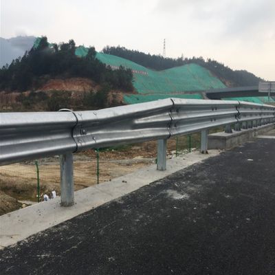 맞춤식 진크 코팅 AASHTO M180 도로 안전을위한 가연 철도 고속도로 경호