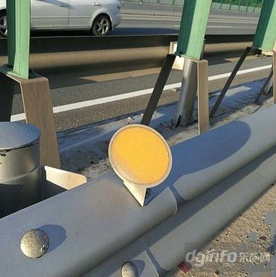 고속도로 경비장 V형 반사체 PVC 안전 경고 포스트 교통 통제