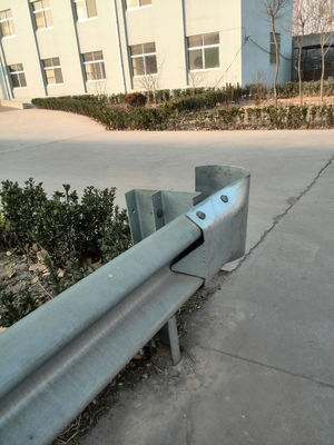 S235JR S355JR에 대한 가루화 및 분말 코팅 W 빔 고속도로 경호 rail Bullnose 끝