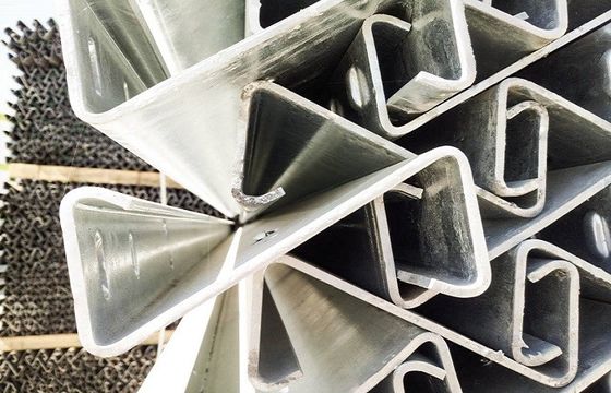 AASHTO M-180 표준의 Ezy-Guard 스마트 포스트로 고속도로 경비장 안전성을 극대화하십시오.