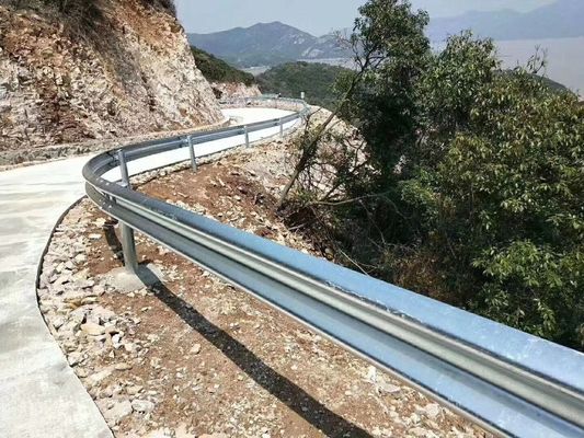 고속도로 안전 핫 덤프 Q235 Q345 재료를 사용자 지정 된 가연 교통 장벽
