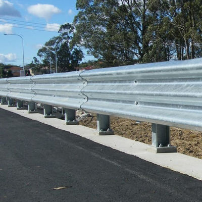 AASHTO M-180 표준 및 진료 된 경비로 도로 안전 충돌 장벽