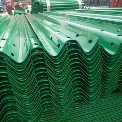도로 안전 W 빔 스틸 고속도로 경비 철자 PVC 코팅 표면과 함께 교통 장벽