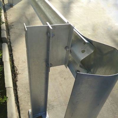AASHTO M-180 표준 고속도로 경호선 직선용으로 열로 담긴 진료 H 포스트