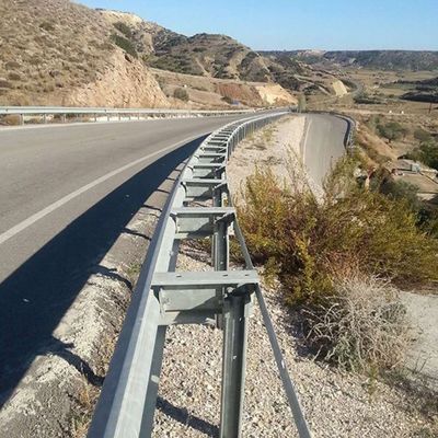 AASHTO M-180 표준 고속도로 경비대 U 포스트와 U 스페이저와 함께 앙골라로 수출
