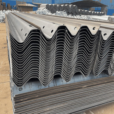 AASHTO M-180 표준 고속도로 경비대 U 포스트와 U 스페이저와 함께 앙골라로 수출