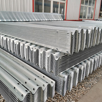 AASHTO M-180 표준 및 550-600g/m2의 진크 코팅과 함께 W 빔 고속도로 경호