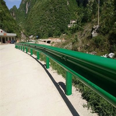 AASHTO M-180 표준 및 550-600g/m2의 진크 코팅과 함께 W 빔 고속도로 경호