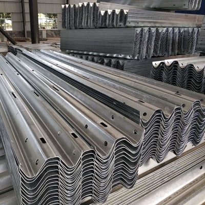 AASHTO M-180 표준 및 550-600g/m2의 진크 코팅과 함께 W 빔 고속도로 경호