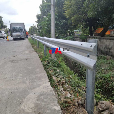 AASHTO M-180 표준 및 핫 젤바니제 콜드 롤 기술로 고속도로 경비