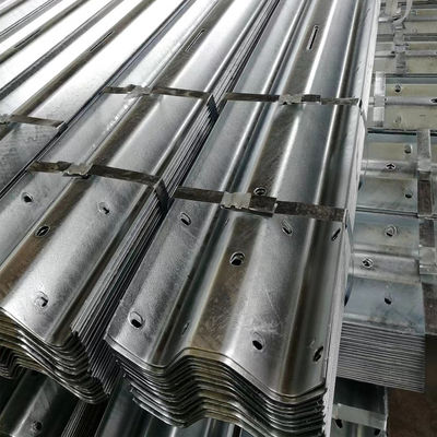 AASHTO M-180 표준 고속도로 경비장용 열 담긴 철강 울타리 기둥