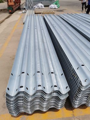 수출 Hot Dip Galvanized Thrie Beam Guardrail AASHTO M180 안전성 승인