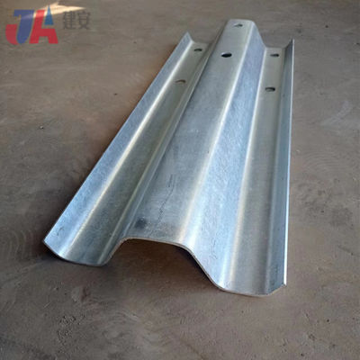 AASHTO M-180 표준 가연 고속도로 경호철과 둥근 울타리 포스트 아프리카로 수출