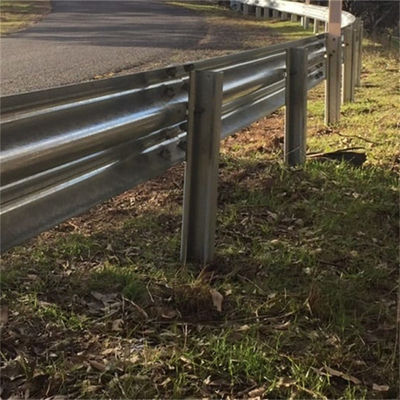 AASHTO M-180 표준 가연 고속도로 경호철과 둥근 울타리 포스트 아프리카로 수출