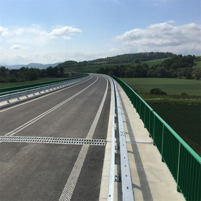 AASHTO M-180 표준 및 외부 보안과 함께 세 파도의 철강 고속도로 경호