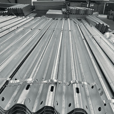 ISO9001 / TUV / BV / CE 인증 Q345 SJ345R 재료 W 빔 고속도로 보호 경관