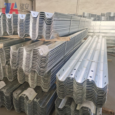 3 W-beam 금속과 맞춤형 AASHTO M-180 표준과 함께 고속도로 안전 경호