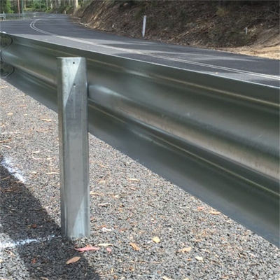 3 W-beam 금속과 맞춤형 AASHTO M-180 표준과 함께 고속도로 안전 경호